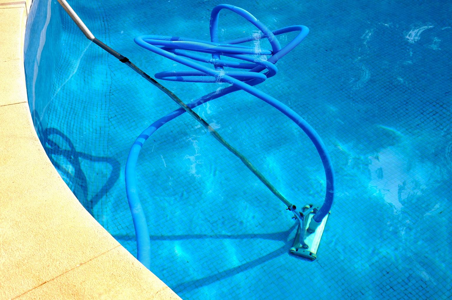 Medence porszívó - tartsa tisztán medencéjét!