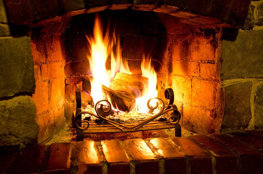Kályha, kandalló begyújtása: tippek a tökéletes tűzrakáshoz