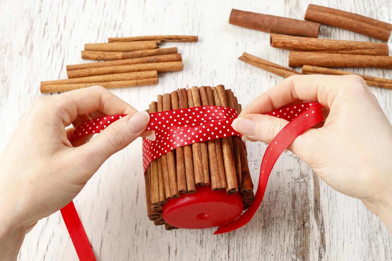 Csináld magad: ünnepi gyertya egyszerűen