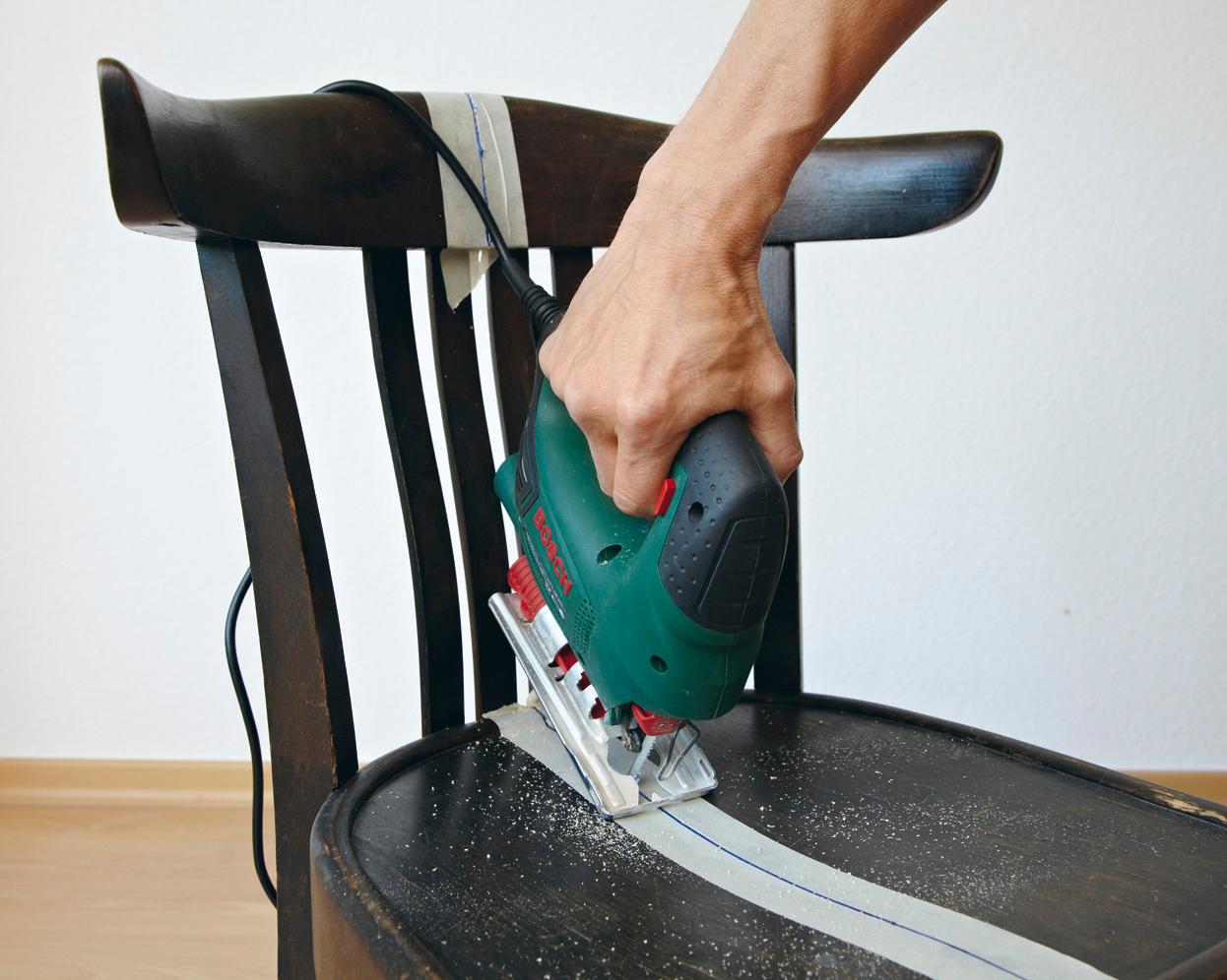 Csináld magad: éjjeliszekrény kettévágott székből