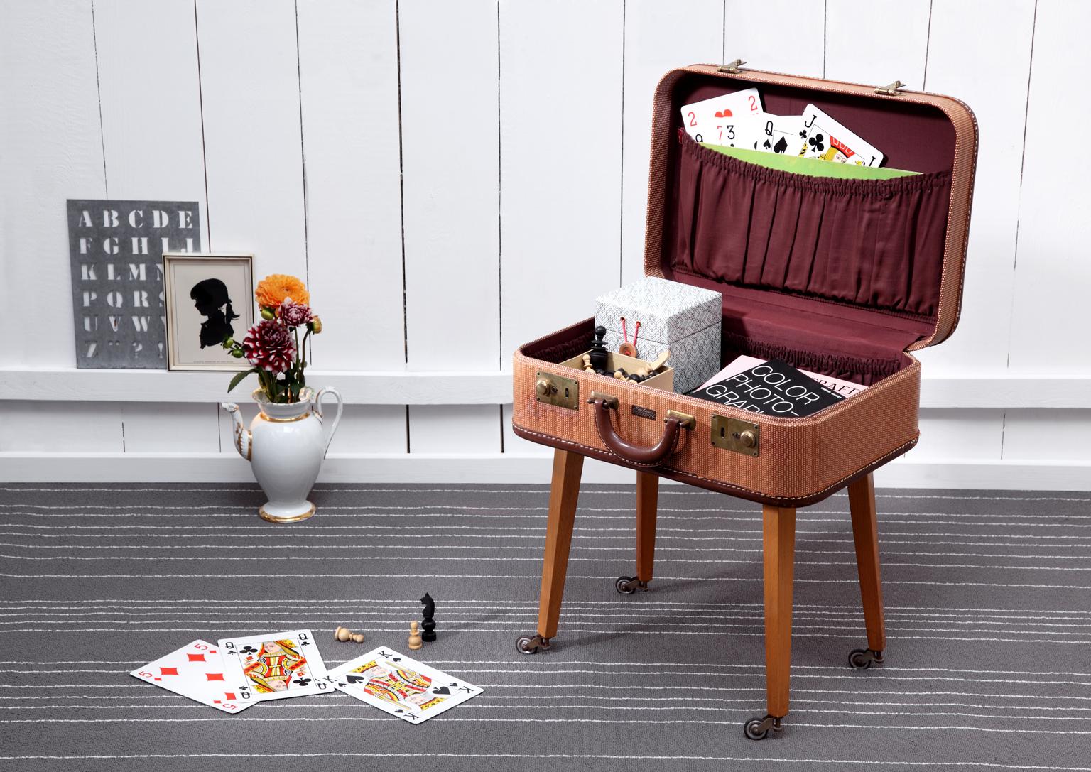 Csináld magad: gurulós dohányzóasztal régi bőröndből