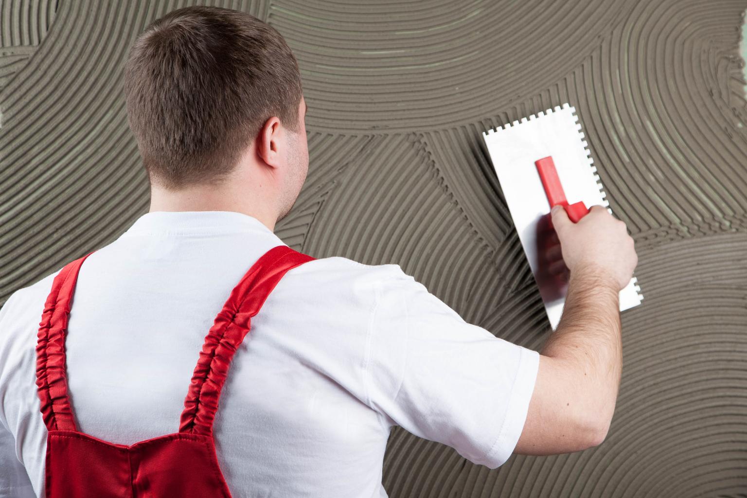 Antikolás, vakolás, glettelés: így készülnek a rusztikus falfelületek