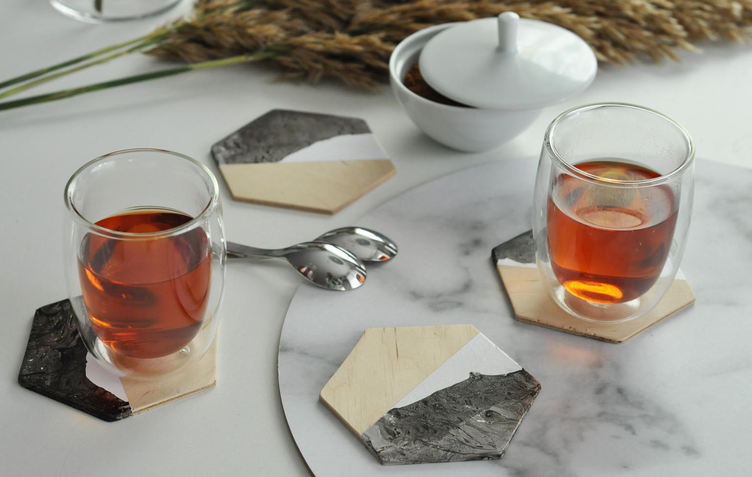 Így készítsen bögrealátétet rétegelt lemezből!