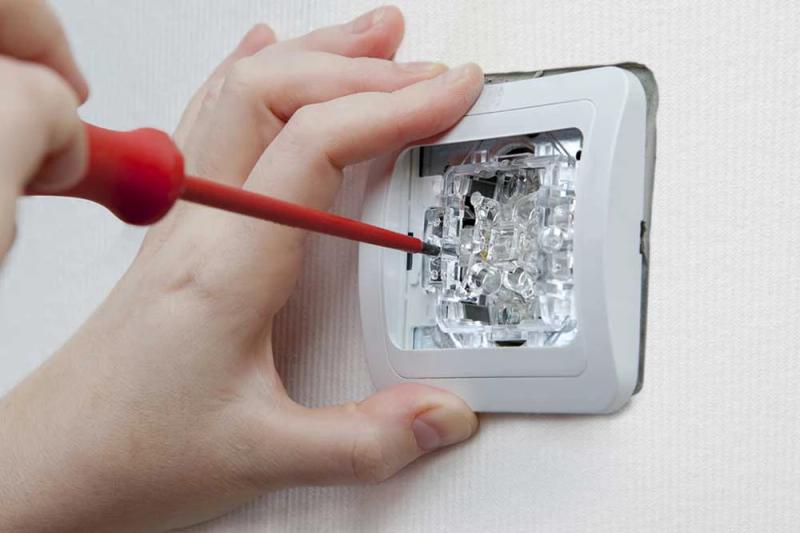 Egypólusú villanykapcsoló bekötése