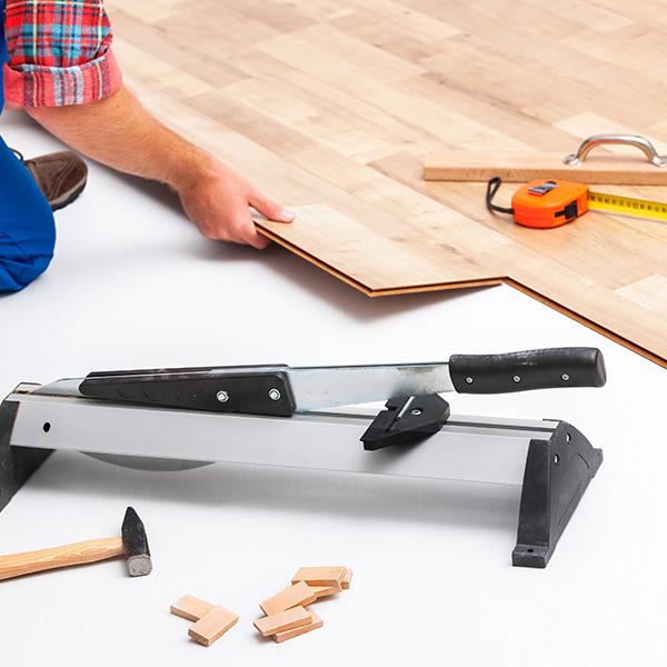 Padló- és falburkolás