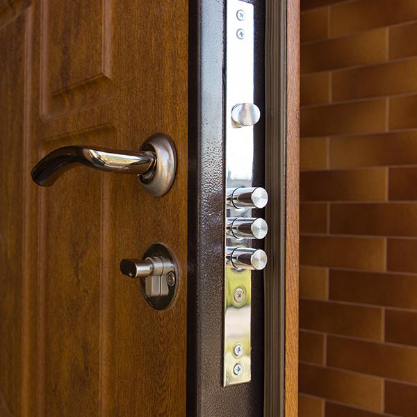 Csavar, zár, vasalat