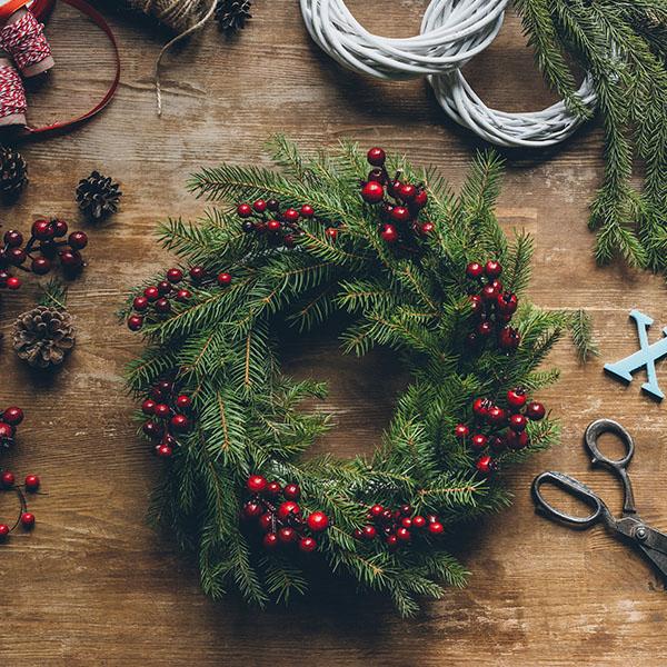 Adventi koszorúkészítés